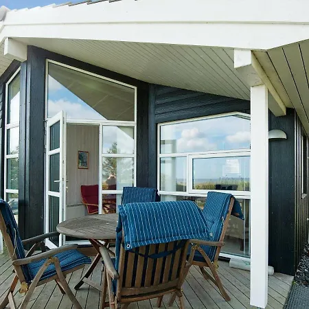 Hébergement de vacances Three-bedroom Holiday In *